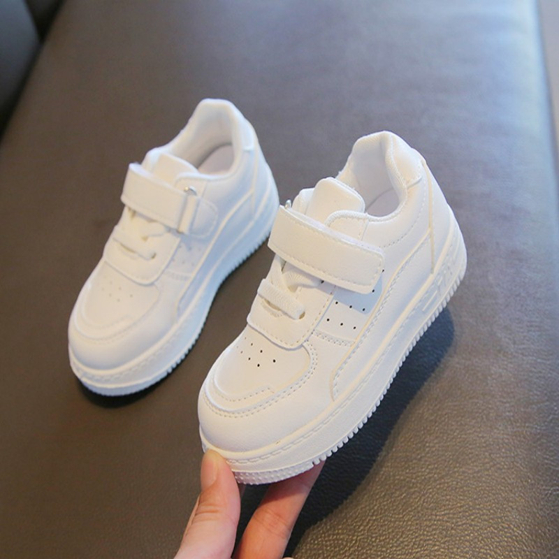 Dječje male bijele cipele Proljeće Jesen 2022 Novi stil Sportske cipele za dječake i djevojčice Ležerne cipele za dasku Kožne cipele za bebe s mekim potplatom