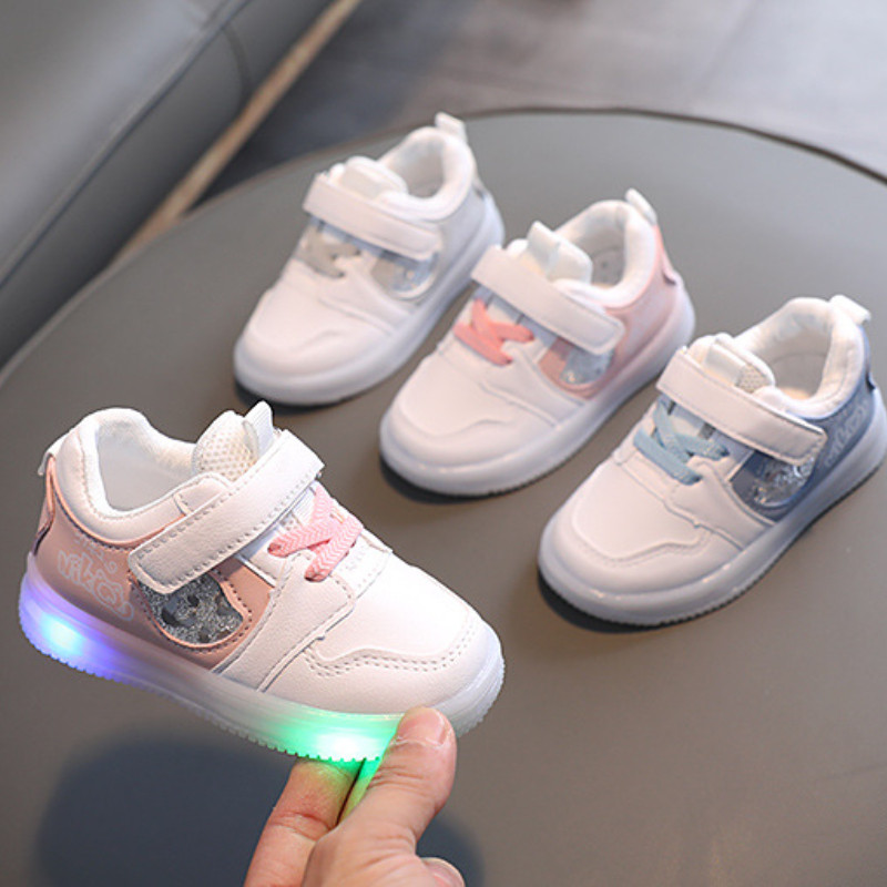 Dječje svjetleće ležerne cipele Dječaci Djevojčice LED svjetleće tenisice Jesenske mekane cipele protiv klizanja Skate cipele Modne svjetleće dječje cipele