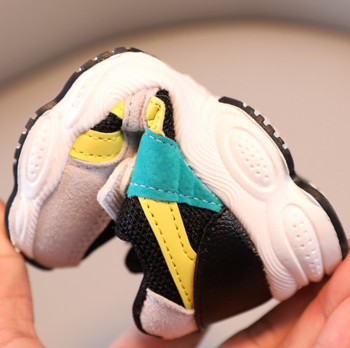 2021 Есенни нови детски спортни обувки за момчета и момичета Дишащи мрежести бебешки обувки за малко дете Удобни меки детски маратонки
