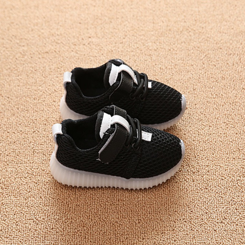 zapatillas Dječja LED svjetla Cipele za hodanje Mekani potplat Okrugli prsti Prozračne sportske cipele Hook & Loop Protuklizne cipele za slobodno vrijeme