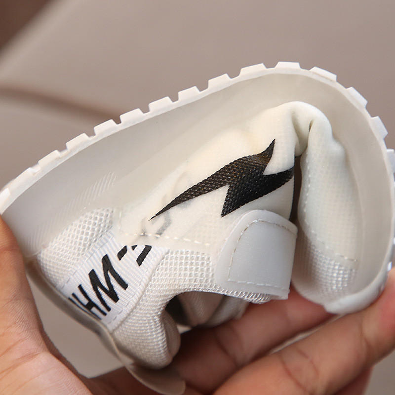 Dječje svjetleće cipele 2021. Nova beba Trepćuća svjetla Tenisice za malu djecu LED tenisice Dječaci Djevojčice Sportske tenisice za trčanje