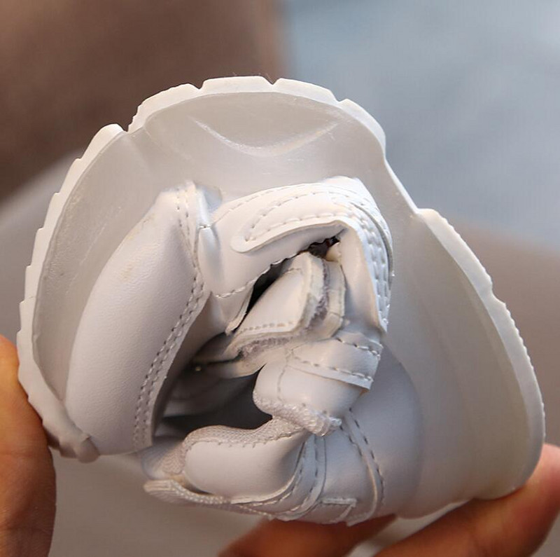 Bērnu ikdienas sporta apavi skriešanas apavi ar gaismas LED zēniem meitenēm 2023. gada pavasara karikatūra apgaismoti sporta apavi Modes, gaiši zābaki