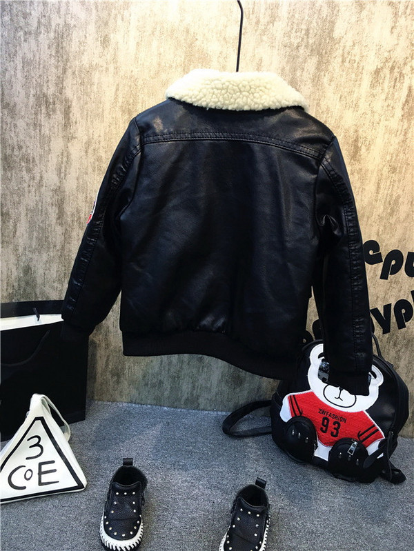 Novopristigli kaputi za dječake Jesen Zima Moda u Kini Dječja toplija pamučna PU kožna jakna za djecu od 2-6 godina Vruće