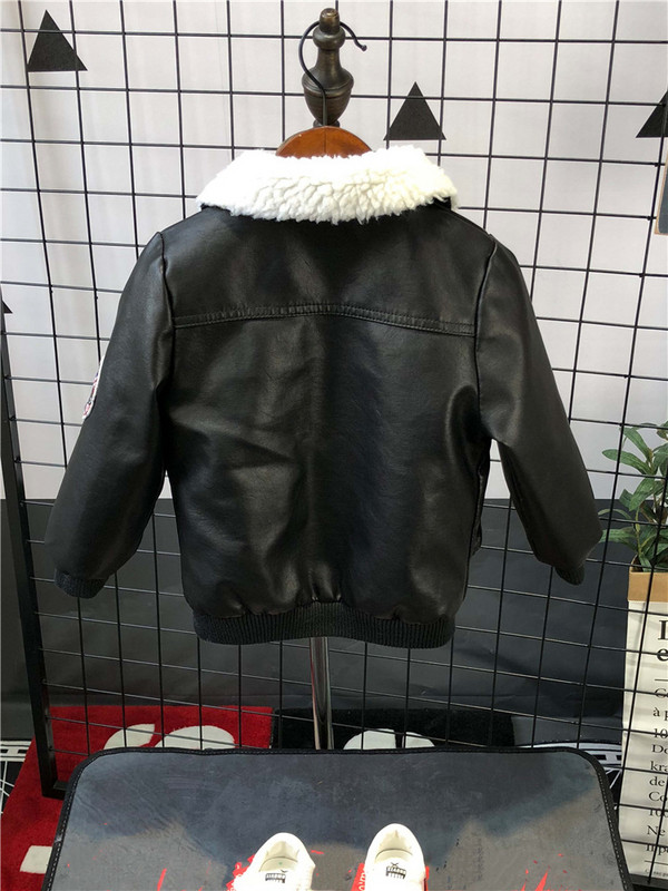 Novopristigli kaputi za dječake Jesen Zima Moda u Kini Dječja toplija pamučna PU kožna jakna za djecu od 2-6 godina Vruće