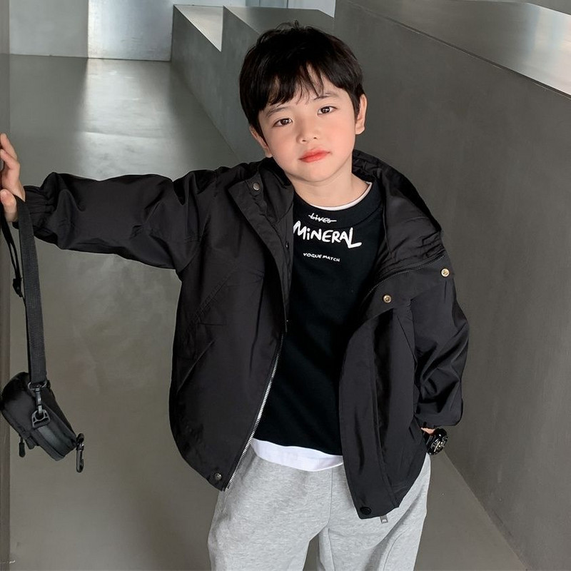 Kaputi za dječake Proljeće Jesen 2023. Nove dječje korejske jednobojne jakne s kapuljačom Ležerne osnove Punih rukava s patentnim zatvaračem Kratka gornja odjeća