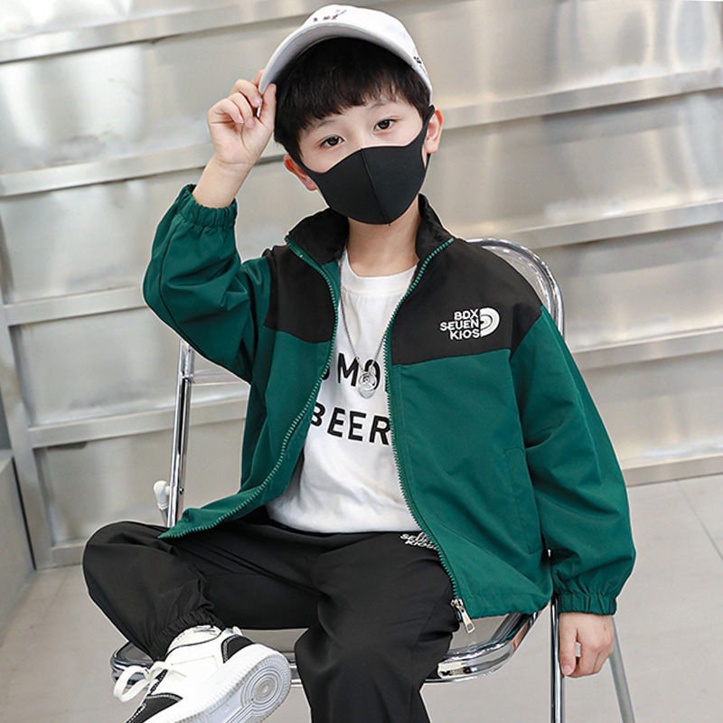 Fiúk csinos baseballkabátok cipzáras kültéri dzsekik patchwork betűnyomtatás laza kauzális divatos 2023 tavasz ősz koreai