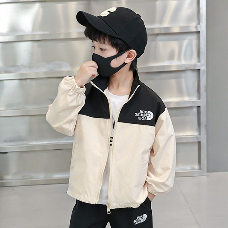 Fiúk csinos baseballkabátok cipzáras kültéri dzsekik patchwork betűnyomtatás laza kauzális divatos 2023 tavasz ősz koreai