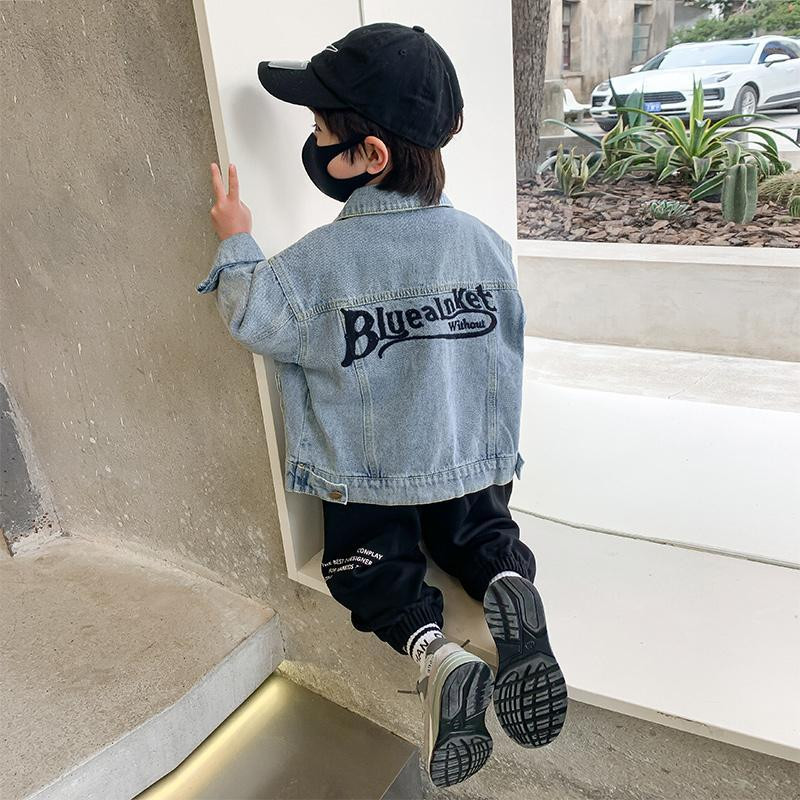 Poiste teksajakk, värviline lapiline lahtikäiv krae, üherealine 2023. aasta kevad-sügis helesinine, moodne 5–14-aastased