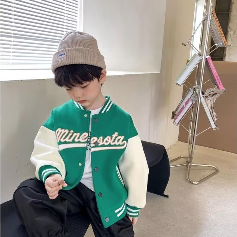 Jachete pentru băieți, ținute de primăvară și toamnă, noi stiluri occidentalizate, topuri la modă și costume de baseball pentru copii de 8 ani