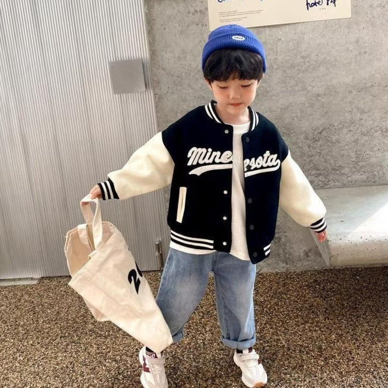 Jachete pentru băieți, ținute de primăvară și toamnă, noi stiluri occidentalizate, topuri la modă și costume de baseball pentru copii de 8 ani