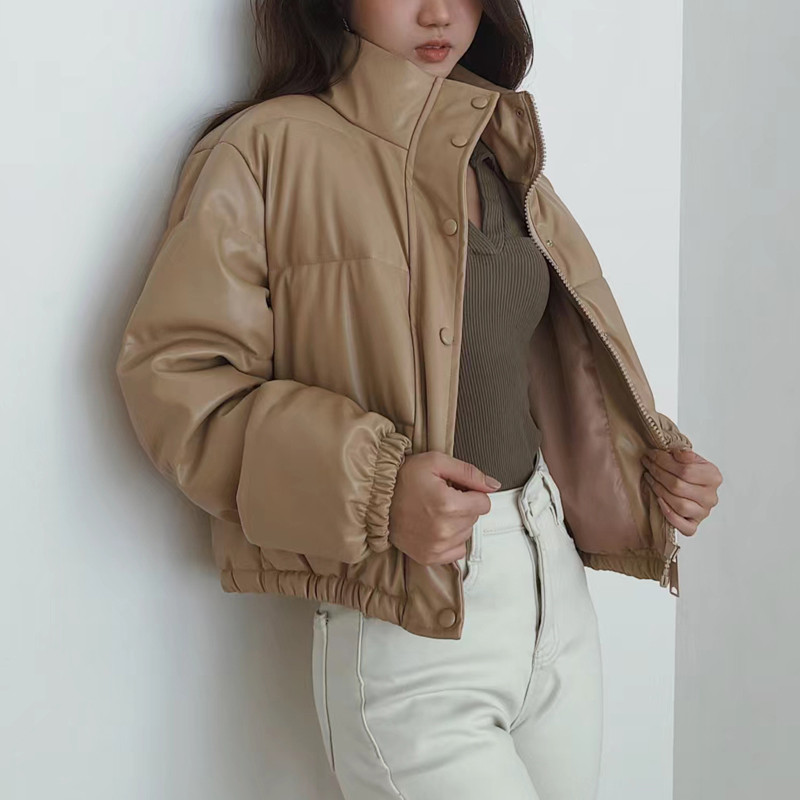 JulyPalette din piele solidă PU pentru femei Jachete scurte din bumbac pentru pâine iarnă groase și calde guler largi Parka pentru damă.