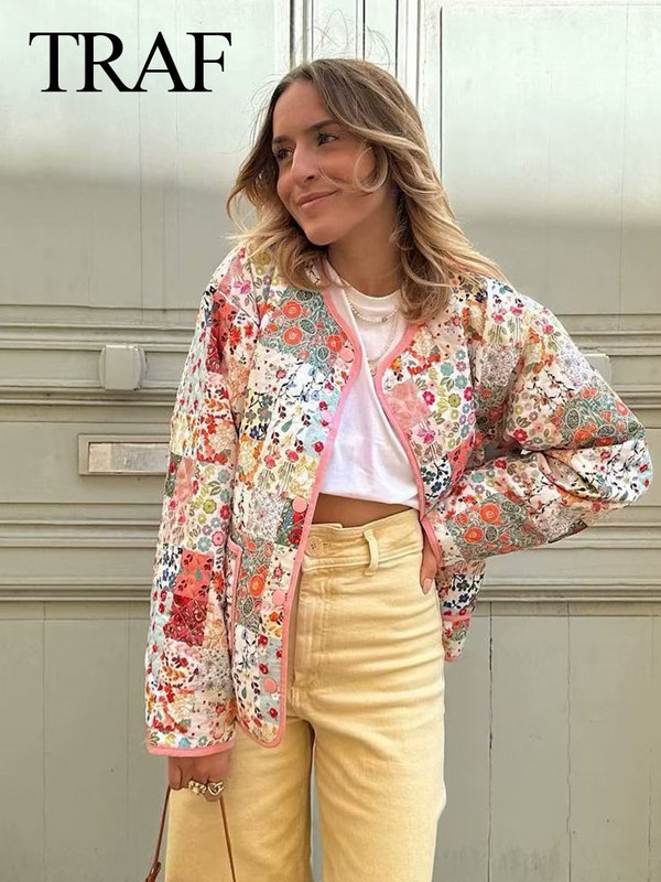 TRAF Sievietēm Jauns šiks Ziemas ziedu apdruka stepēta jaka O kakla ar garām piedurknēm Sievietei ikdienas modes brīvi virsdrēbes Ielu apģērbi