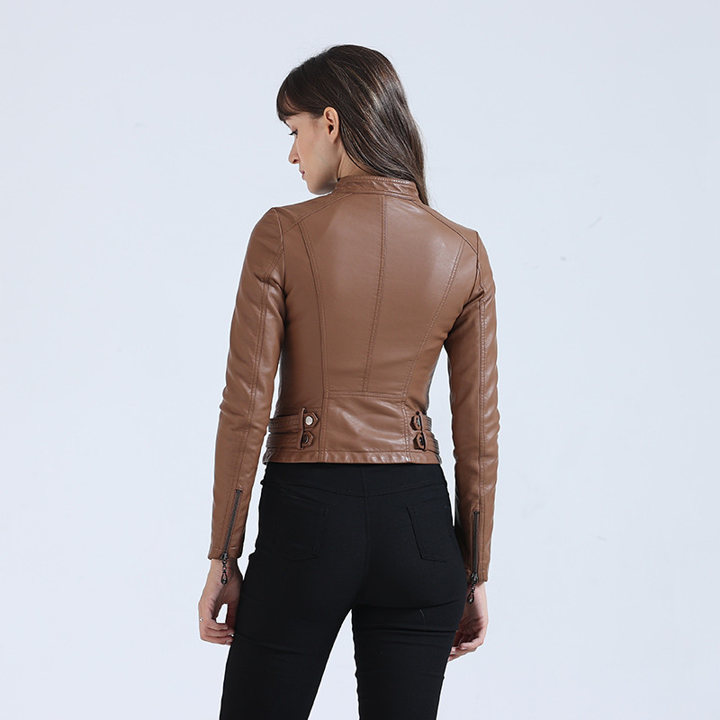 Nove umjetne meke motociklističke PU kožne jakne za žene Kaputi plus modne baršunaste zakovice Tanak dizajn dugih rukava Ležerna ulična odjeća
