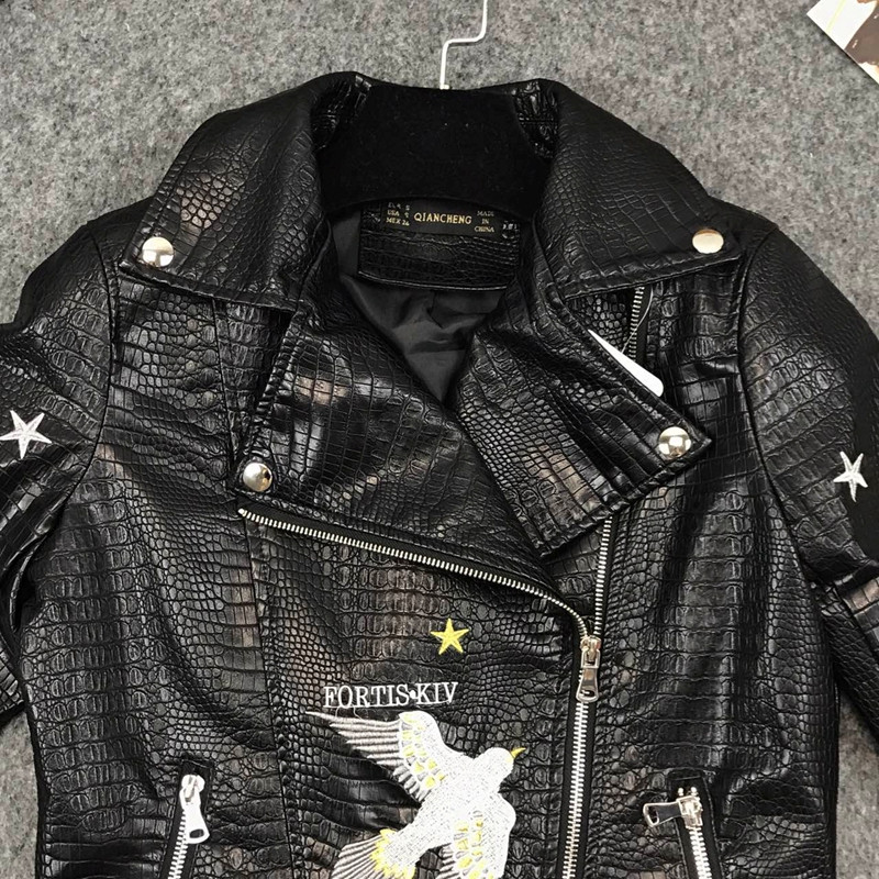 Krokodila raksts Short Slim Atloks Pu ādas jakas sieviešu ar garām piedurknēm Putnu raksts Izšuvumi Mazgāts PU ādas jakas F1534
