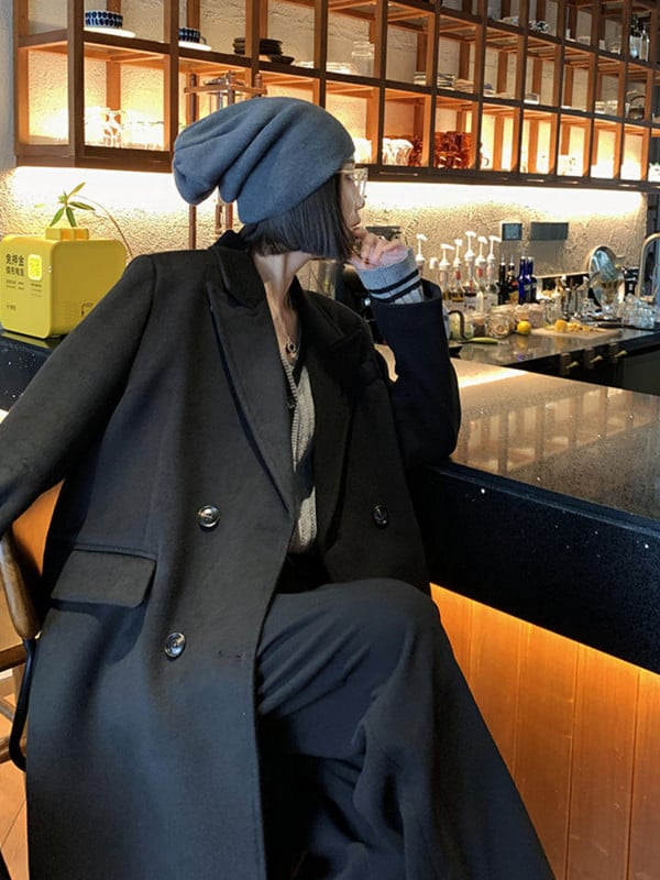 Juodas vilnonis moteriškas paltas, 2023 m. naujo temperamento Hepburn stiliaus, ilgis iki kelių, universalūs madingi vintažinio audinio paltai moterims