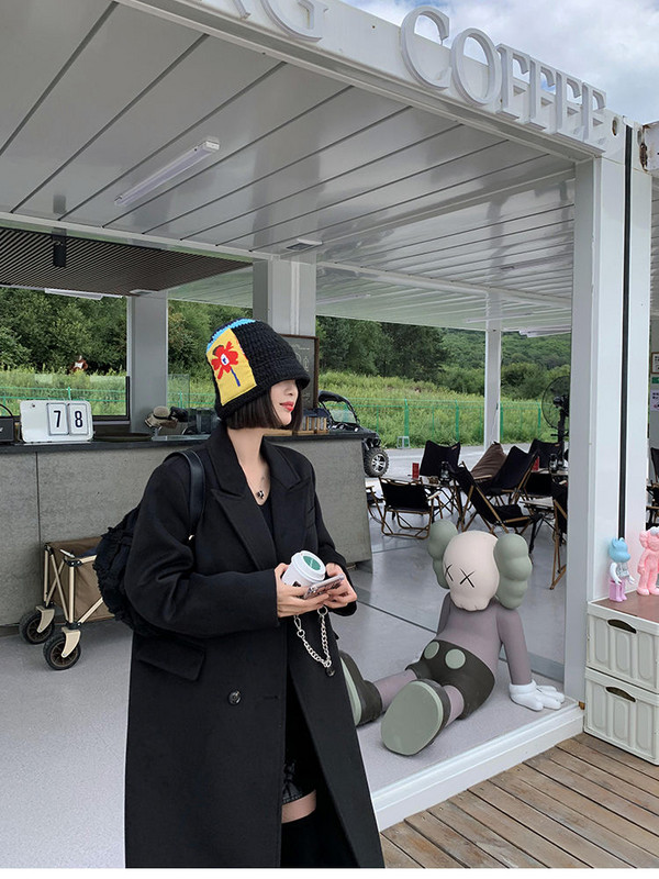 Juodas vilnonis moteriškas paltas, 2023 m. naujo temperamento Hepburn stiliaus, ilgis iki kelių, universalūs madingi vintažinio audinio paltai moterims