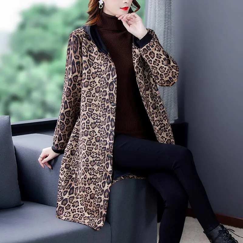 Plus Catifea Mom Fashion Print Leopard High Sense 2023 Toamna Si Iarna Nou Trench Lloose Slim Long De Gama Inalta.