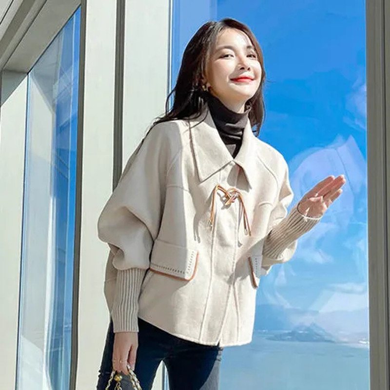 Proljeće 2022. novi vuneni kaput mali muški kaput mali mirisni vjetar ženski modni kratki kaput s gumbima za rog