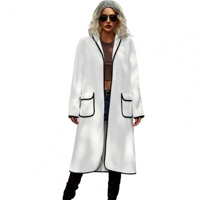 Moteriškas žieminis paltas su dviguba kišenine apverčiama apykakle, vientisos spalvos laisva, vidutinio ilgio, išlaiko šilumą ilgomis rankovėmis, atviromis siūlėmis moteriškas paltas