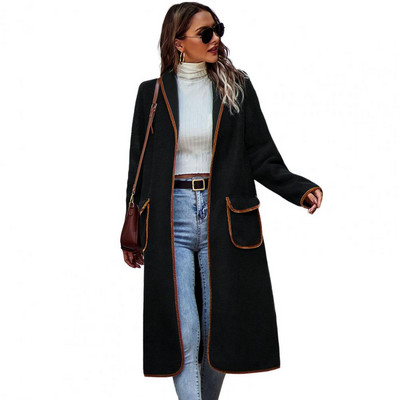 Moteriškas žieminis paltas su dviguba kišenine apverčiama apykakle, vientisos spalvos laisva, vidutinio ilgio, išlaiko šilumą ilgomis rankovėmis, atviromis siūlėmis moteriškas paltas