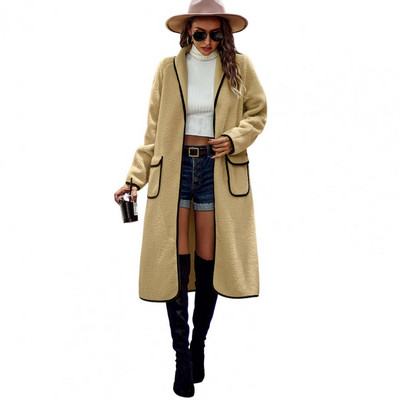 Moteriškas žieminis paltas su dviguba kišenine apverčiama apykakle, vientisos spalvos laisva, vidutinio ilgio, išlaiko šilumą ilgomis rankovėmis, atviromis siūlėmis moteriškas paltas