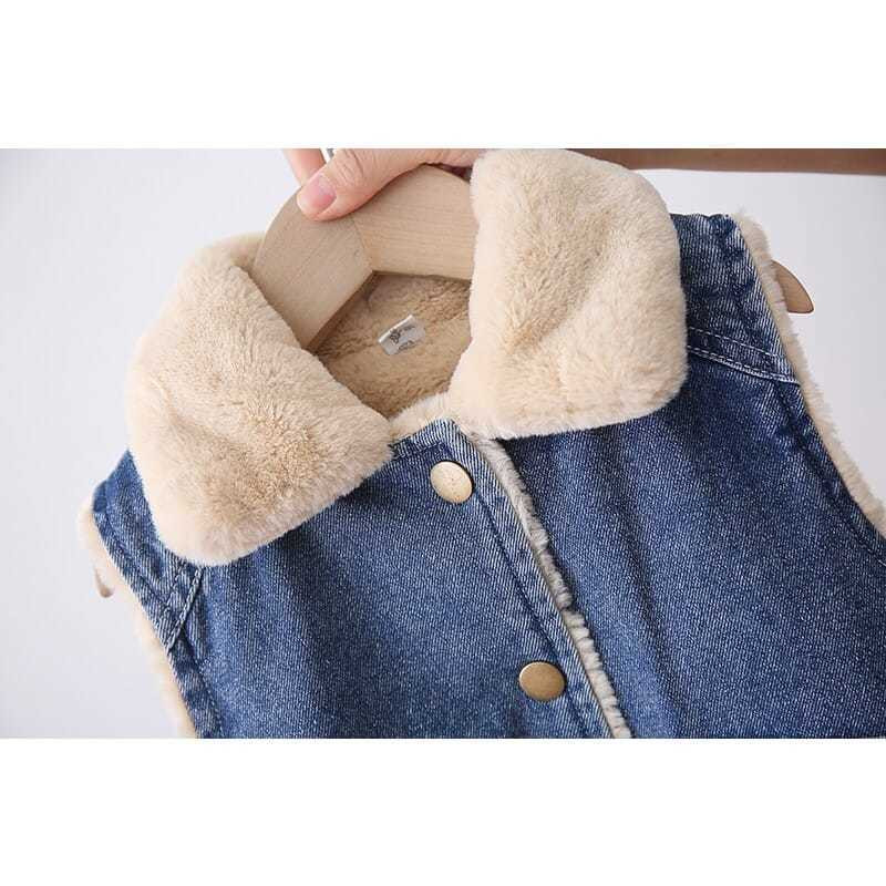 Mazuļu veste bērniem Novelkama apkakle Modes poga Džins Veste Bērnu Ziemas Drēbes Siltas Kažokādas Veste Jauki Lāču Zēniem Džinsu veste