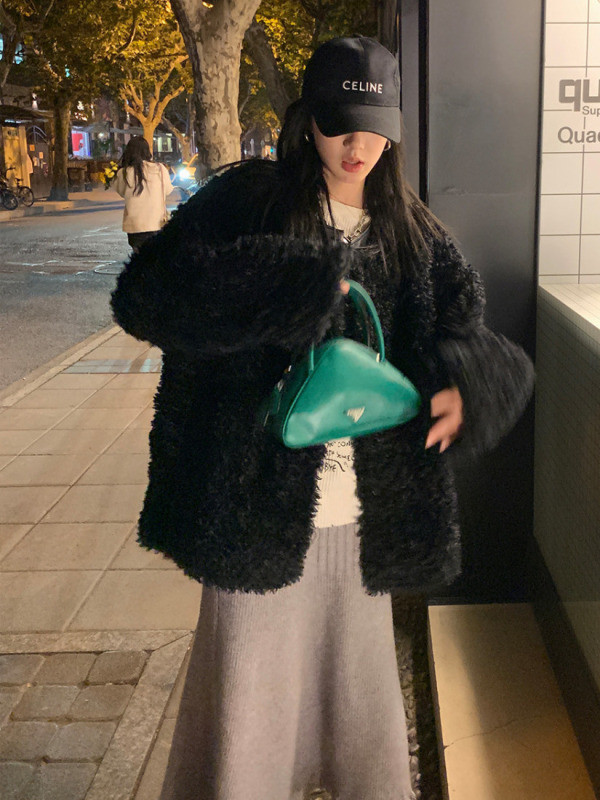 Crni Xiaoxiang Wind 2023, nova ženska zimska mala krznena jakna, kratka visokokvalitetna krznena bunda