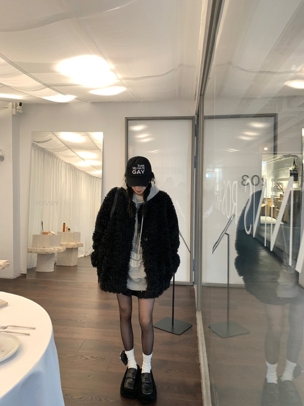 Crni Xiaoxiang Wind 2023, nova ženska zimska mala krznena jakna, kratka visokokvalitetna krznena bunda