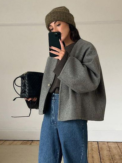 Mākslīgās vilnas mētelis Sieviešu pelēks rudens ziemas ražas mētelis Sieviešu eleganta modes jaka ar garām piedurknēm Sieviešu ikdienas brīvi mēteļi ar V veida kakla izgriezumu