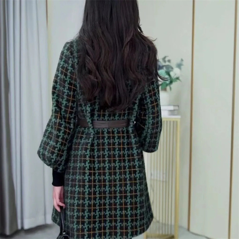 Sieviešu ārzemju stila vidēja garuma vilnas mētelis sievietēm 2023. gada rudenī un ziemā, jauns modes stils, plāns rūtains sieviešu mētelis