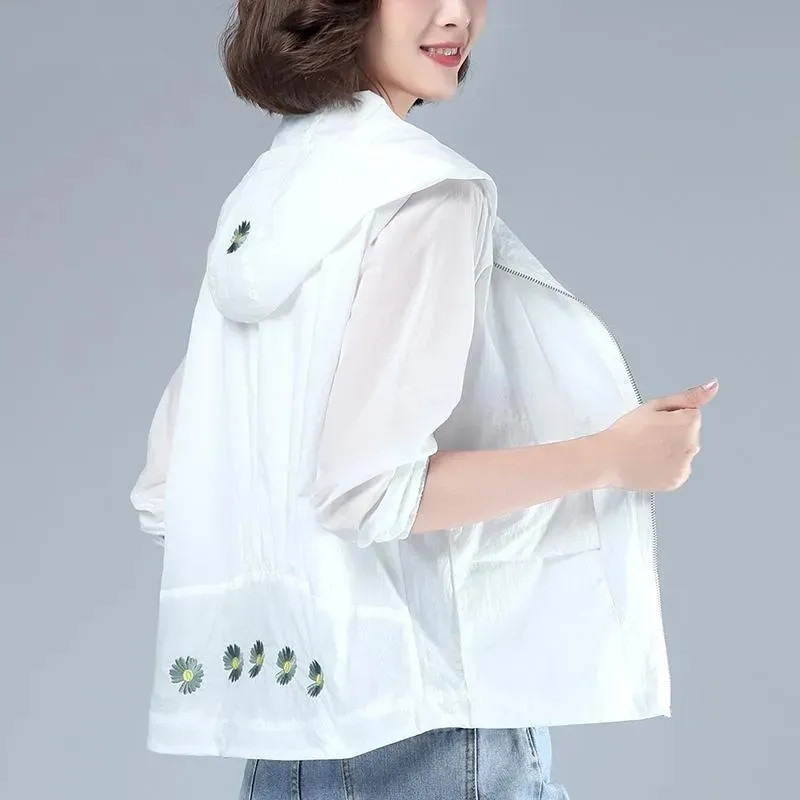 Suvised naiste kapuutsiga jakid lahtise tikandiga õhuke põhimantel 2023 kevad uus naiste pikkade varrukatega päikesekindel trenš 4XL