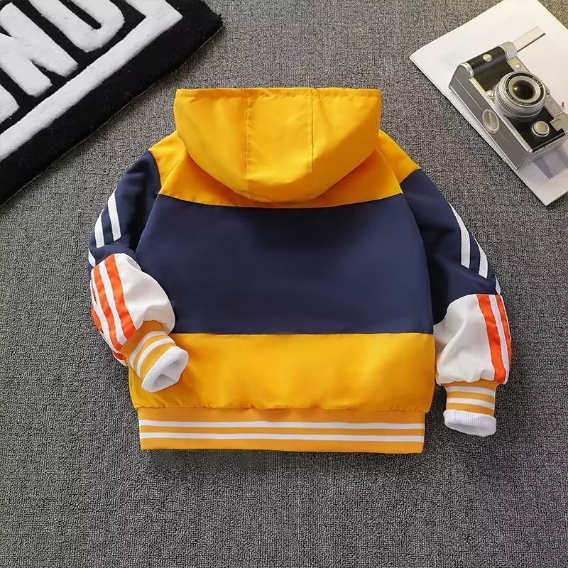 2023. g. Jaunas bērnu jakas ar kapuci.