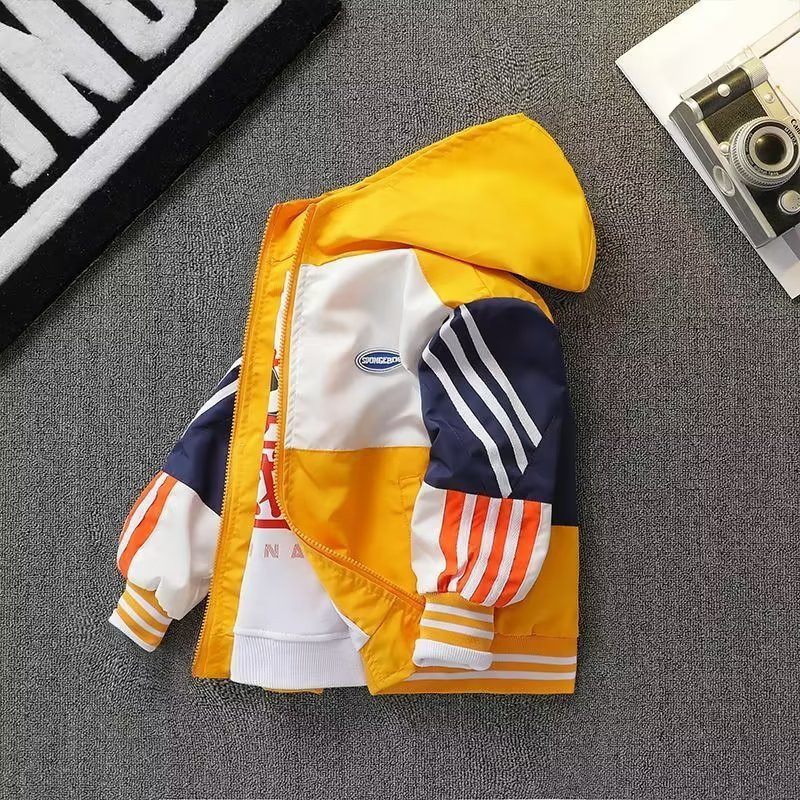 2023. g. Jaunas bērnu jakas ar kapuci.