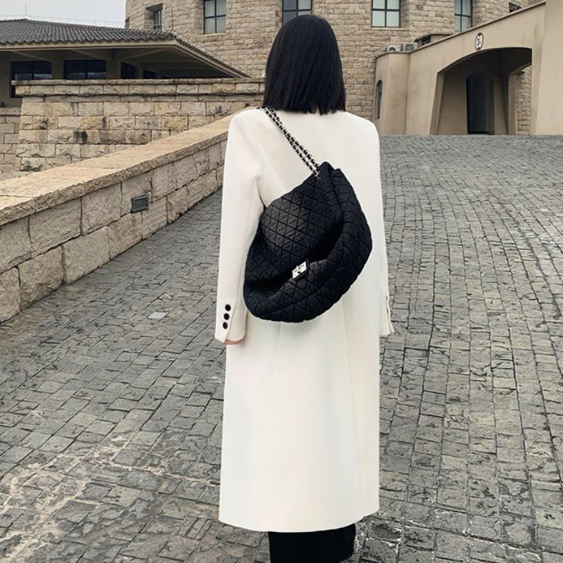 Novi ženski elegantni bijeli dugi vuneni kaput ispod koljena za zimu 2023. Ženska vrhunska modna deblja gornja odjeća s dvostrukim kopčanjem