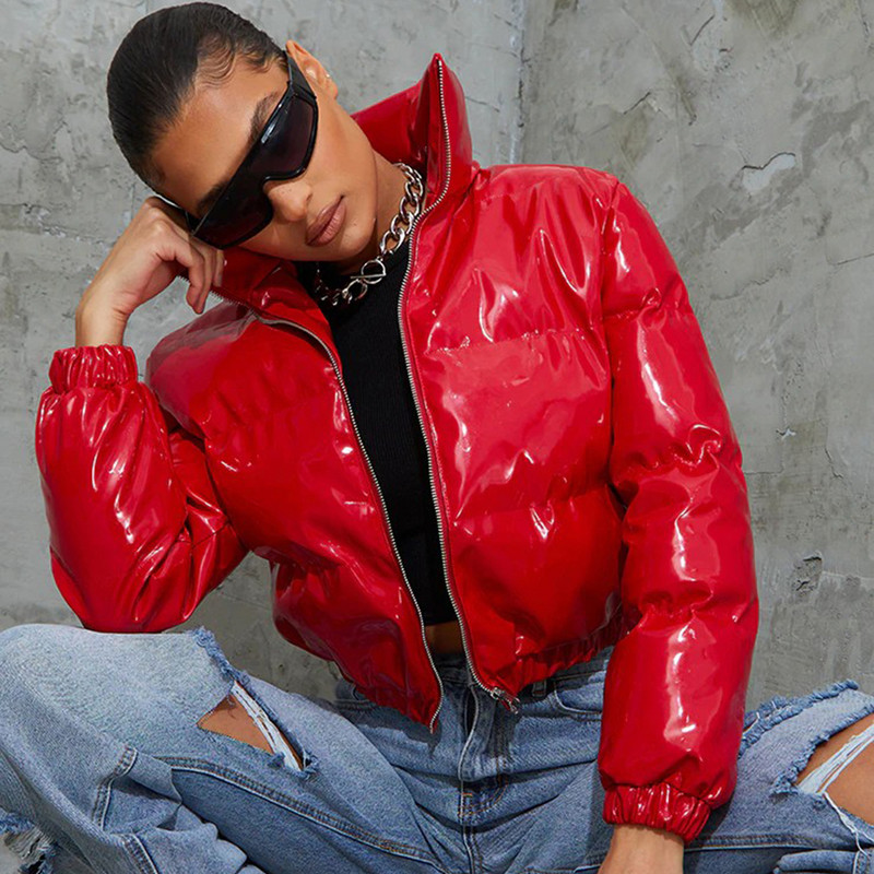 Jachetă pufă din piele PU strălucitoare drăguță pentru femei de iarnă Paltoane calde groase cu bule Parka din piele strălucitoare pufă decupată cu fermoar PU roșu