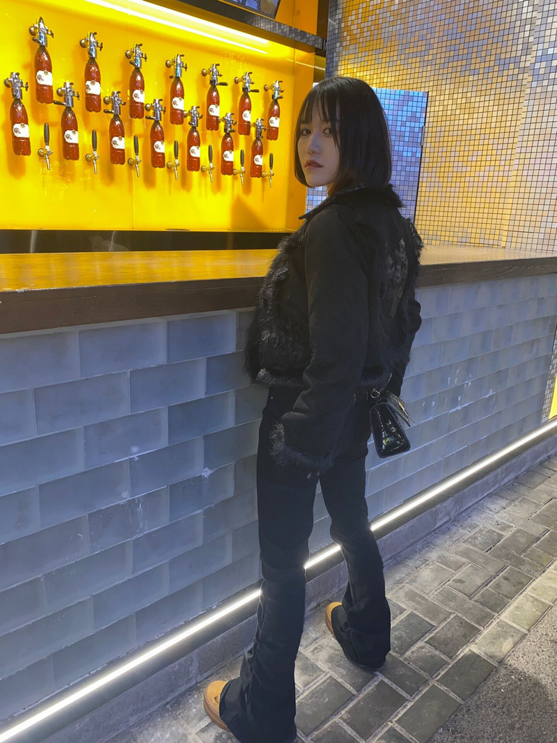 2023 m. naujoji pavasario rudens moteriška PU kailinė striukė ilgomis rankovėmis vilnoniais kraštais austas matinės vilnos integruotas medvilninis paltas, pastorintas