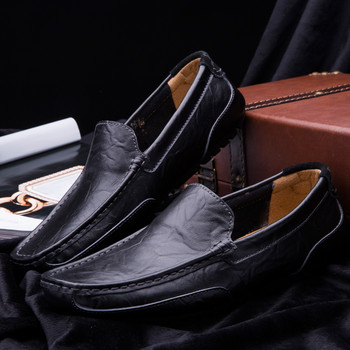 Δερμάτινα ανδρικά παπούτσια casual μάρκας πολυτελείας 2021 Ανδρικά Loafers Μοκασίνια αναπνεύσιμα σε μαύρα παπούτσια οδήγησης συν μέγεθος 38-47