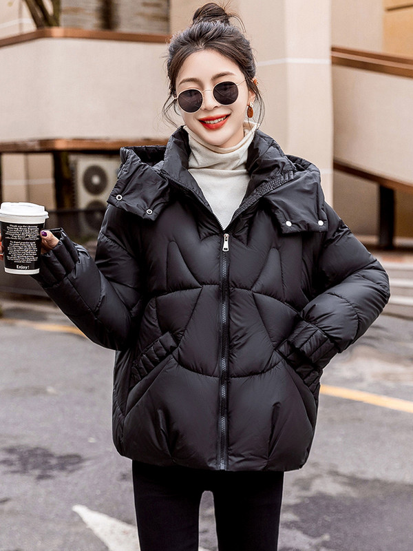 2023 m. žiemos moteriškos pūkinės striukės Itin lengvas šiltas laisvalaikio paltas Moteriška pūkinė striukė su gobtuvu Parka trumpas medvilninis paminkštintas paltas