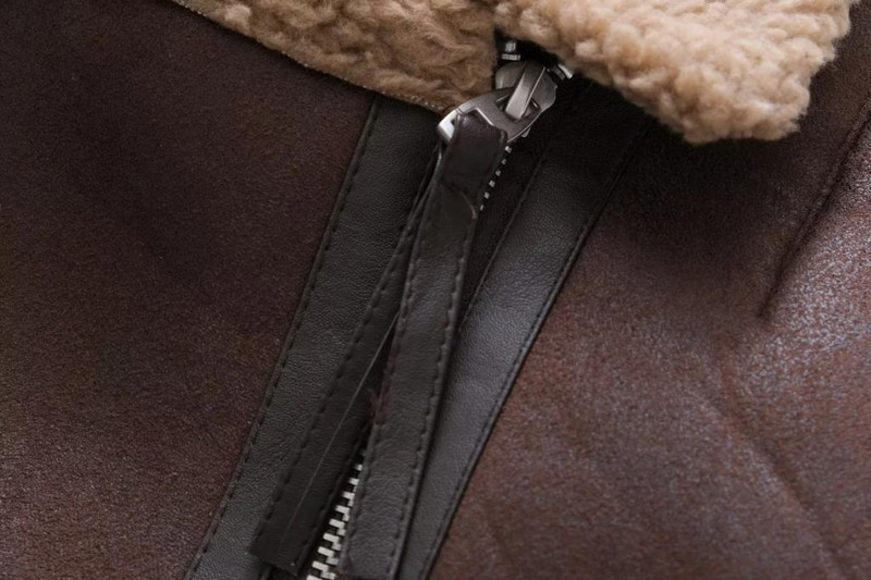 Jakna s patentnim zatvaračem od janjeće vune na rever Ženska jakna s dugim rukavima i toplim džepovima Zimska moda 2023. Ženski high street kaputi