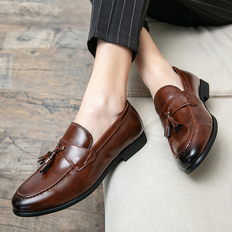 Nauji Black Loafers Tassel vyriški kostiumo batai Slip On Spring Rudens apvalūs pirštai Vyriški verslo biuro batai Nemokamas pristatymas 38-48 dydis