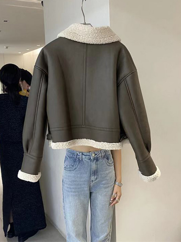Ženska janjeća jakna od umjetnog krzna 2023., zimska ženska, kratka, debela jakna, vintage High Street topla spojena ženska šik odjeća za motocikle