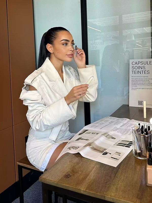 Tavaszi őszi női, kétsoros, rövid kabát, levehető utcai viselet, női hajtóka, divatos széldzseki öves kabáttal