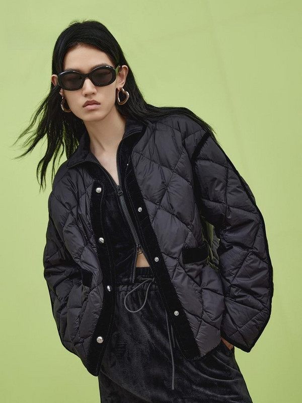 2023 m. žiemos prabangūs moteriški drabužiai su kakleliu Moteriškas sniego paltas Itin lengvas šiltas švarkas Laisvalaikio moteriškos pūkinės striukės paltas