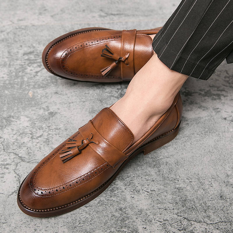 2022 Sügis Uued Meeste kleitkingad Disain Kaubamärk Kingad Klassikalised Tassel Brogue slip on pässid Oxfords Käsiõmblus suur suurus 38-47 flat