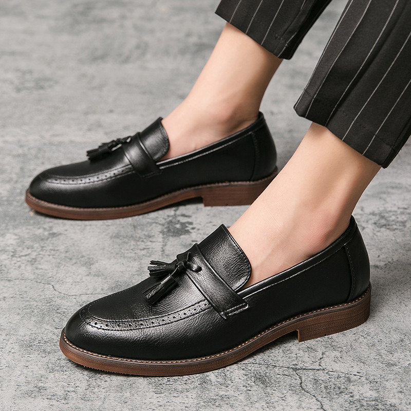 2022 Sügis Uued Meeste kleitkingad Disain Kaubamärk Kingad Klassikalised Tassel Brogue slip on pässid Oxfords Käsiõmblus suur suurus 38-47 flat