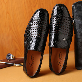Летни нови кожени мъжки бизнес официални обувки Издълбани меки мъжки обувки Oxfords Slip on Мъжки обувки с плоска рокля