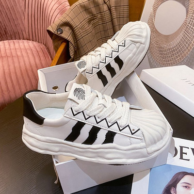 Femeie cu talpă groasă Cap de coajă Pantofi albi mici Studenți Tot-se potrivesc Stil de primăvară Pantof unic Pantofi de sport pentru petrecere a timpului liber Pantofi de maree rece