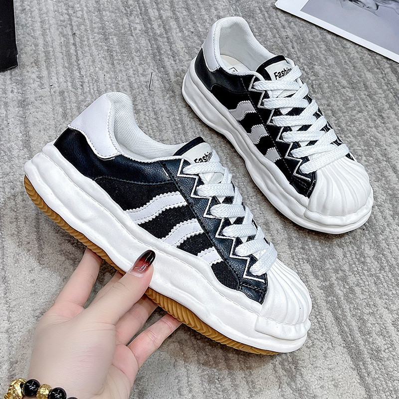 Femeie cu talpă groasă Cap de coajă Pantofi albi mici Studenți Tot-se potrivesc Stil de primăvară Pantof unic Pantofi de sport pentru petrecere a timpului liber Pantofi de maree rece