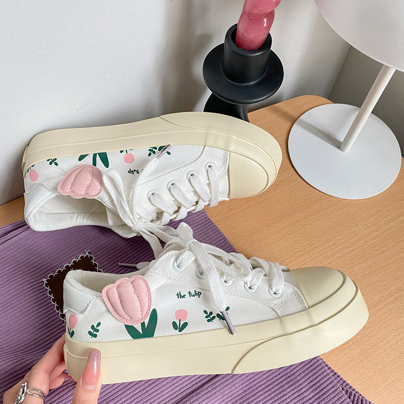 Moteriški sportbačiai 2023 m. Ruduo Nauji gėlėti mergaičių batai Saldūs mieli laisvalaikio batai Suvarstomi storu padu drobiniai batai tulpiniai moteriški batai
