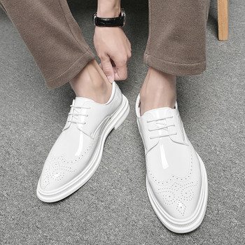 Νέα πολυτελή ανδρικά λευκά Brogue Lace Up Loafers από λουστρίνι ανδρικά casual μοκασίνια Oxfords Driving shoes Flats για χορό γάμου